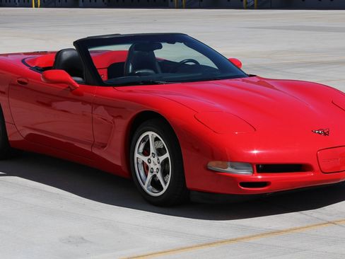Used 2000 Chevrolet Corvette Convertible w/ Memory Pkg RWD image 4