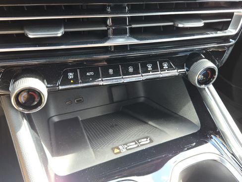 New 2026 Chevrolet Traverse RS w/ LPO, Floor Liner Package image 22