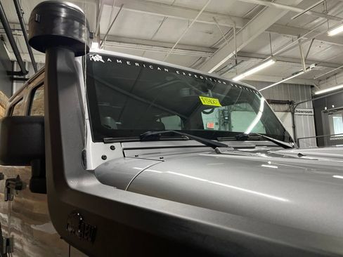 Used 2014 Jeep Wrangler Unlimited Rubicon w/ Connectivity Group AWD/4WD image 6
