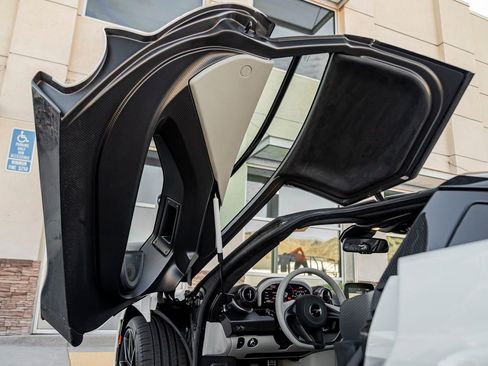 Used 2019 McLaren Senna RWD image 20