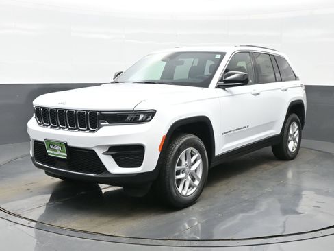 New 2026 Jeep Grand Cherokee Laredo AWD/4WD image 2