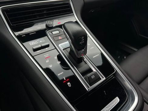 Used 2019 Porsche Panamera image 33