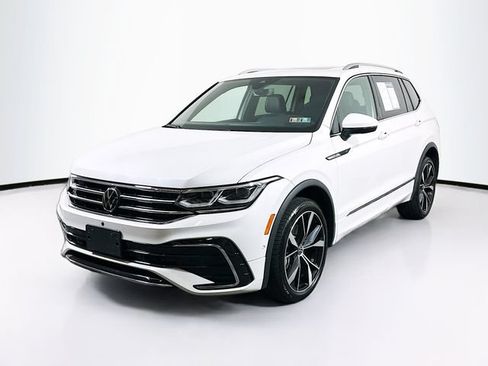 Used 2024 Volkswagen Tiguan SEL R-Line AWD/4WD image 3