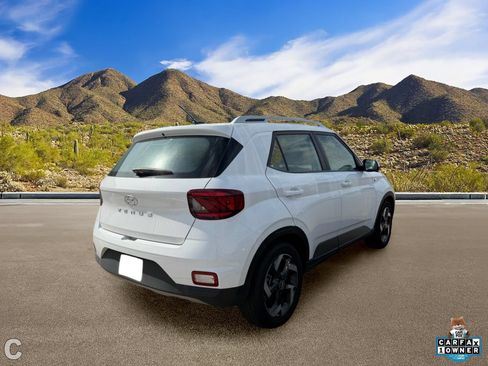 Used 2025 Hyundai Venue SEL FWD image 4