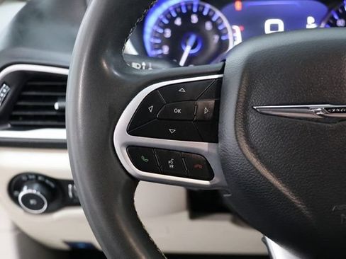 Used 2024 Chrysler Pacifica Touring-L FWD image 21