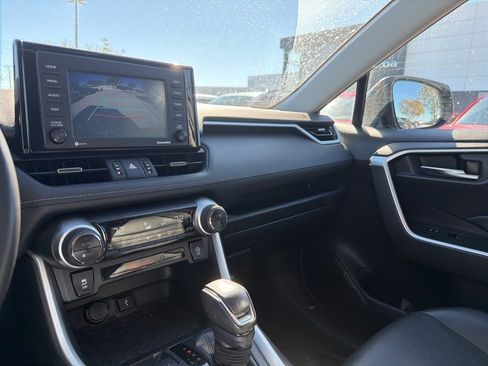 Used 2020 Toyota RAV4 XLE Premium image 38
