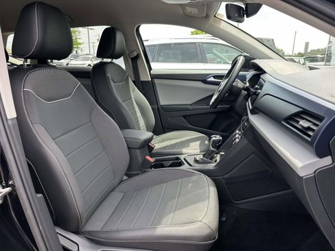 Certified 2023 Volkswagen Taos SE FWD image 10