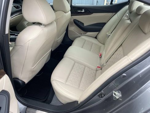 Used 2016 Nissan Maxima Platinum image 14