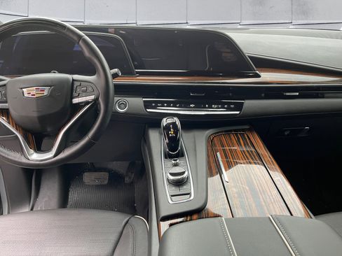 Used 2024 Cadillac Escalade Premium Luxury image 12