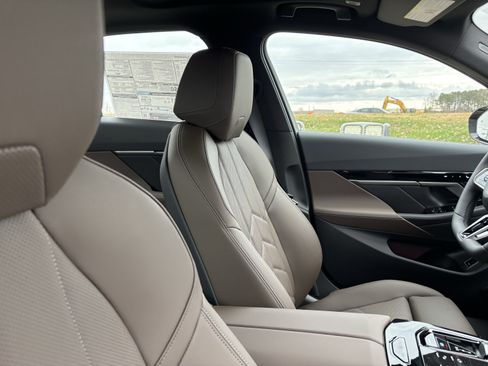 Certified 2026 BMW 530i w/ M Sport Package RWD image 21