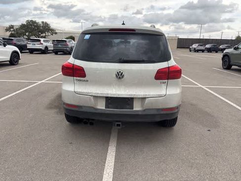 Used 2016 Volkswagen Tiguan S image 4