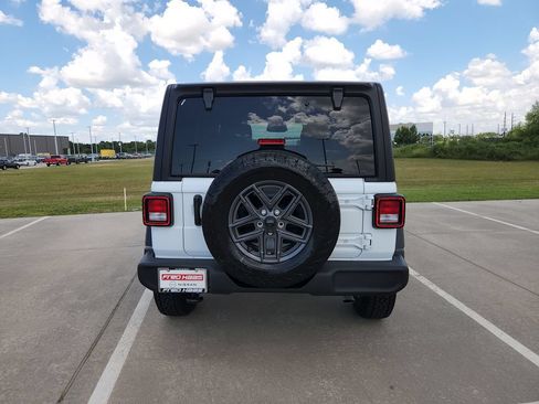 Used 2025 Jeep Wrangler Unlimited Sport AWD/4WD image 6