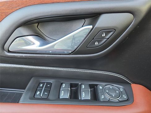 Used 2023 GMC Yukon XL Denali Ultimate AWD/4WD image 14