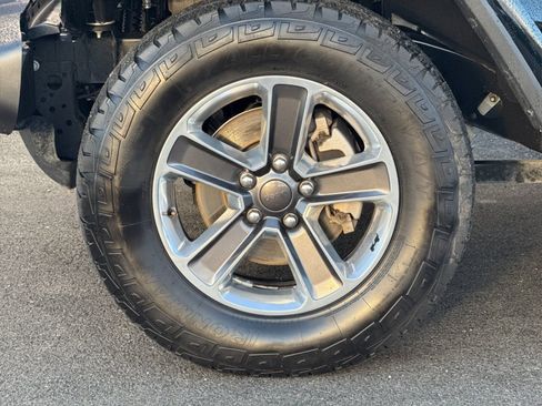 Used 2020 Jeep Wrangler Unlimited Sahara image 30