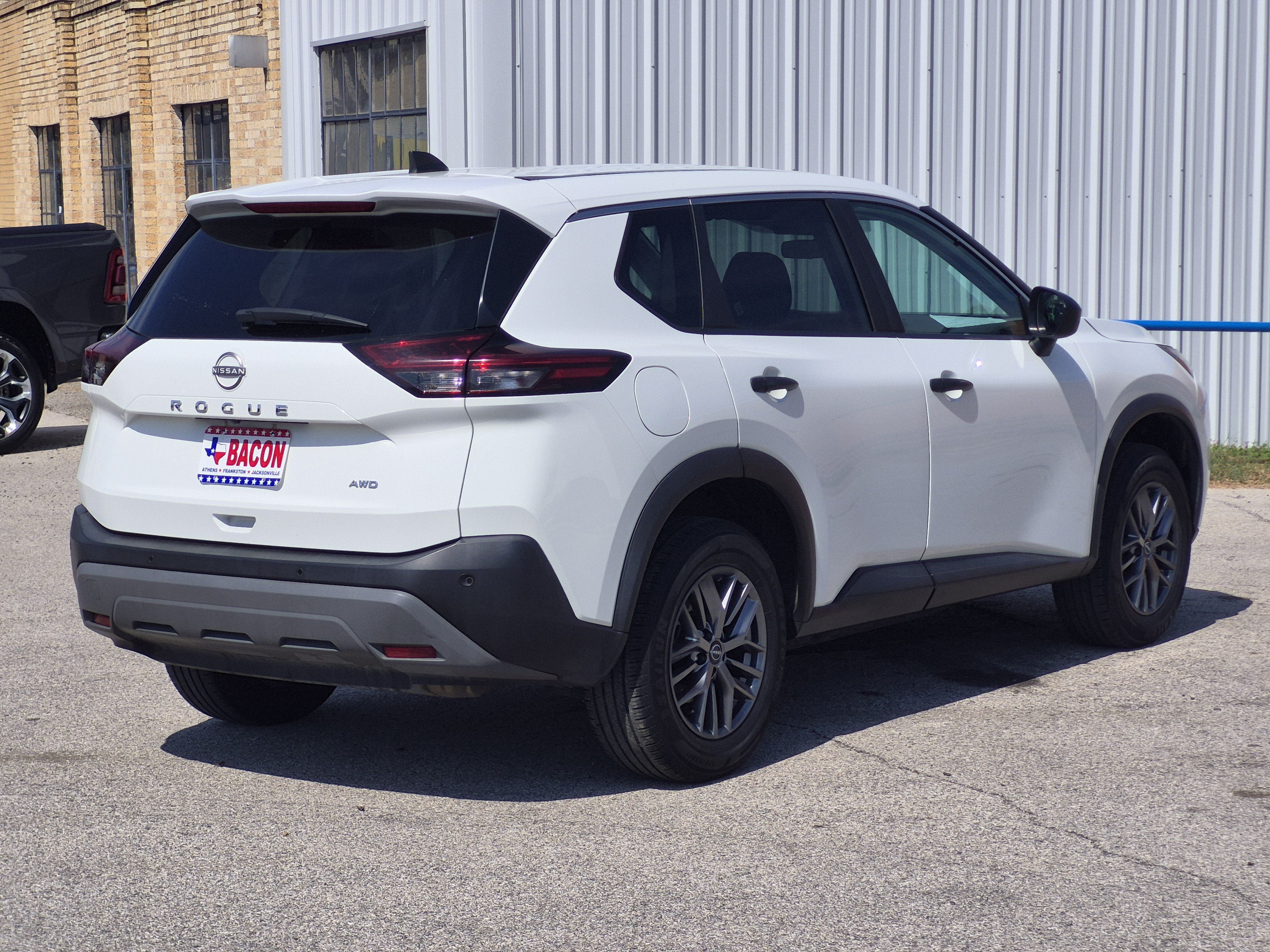 Used 2023 Nissan Rogue S AWD/4WD image 6