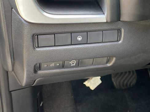 Used 2023 Nissan Rogue SV FWD image 15