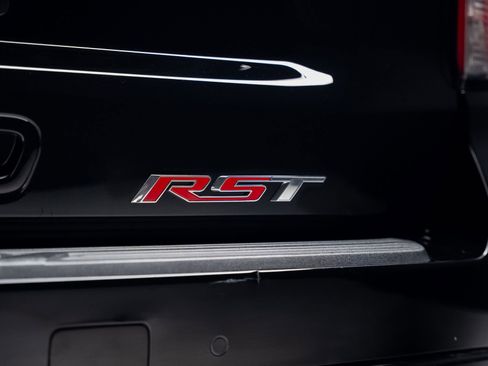 Used 2024 Chevrolet Suburban RST w/ Luxury Package image 31