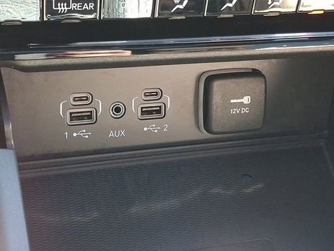 Used 2023 Jeep Grand Cherokee L Limited w/ Luxury Tech Group II image 28