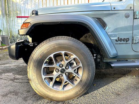 New 2026 Jeep Gladiator Sport image 19