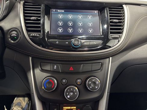 Used 2019 Chevrolet Trax LT w/ LT Convenience Package image 15