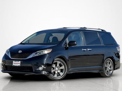 Used 2016 Toyota Sienna SE