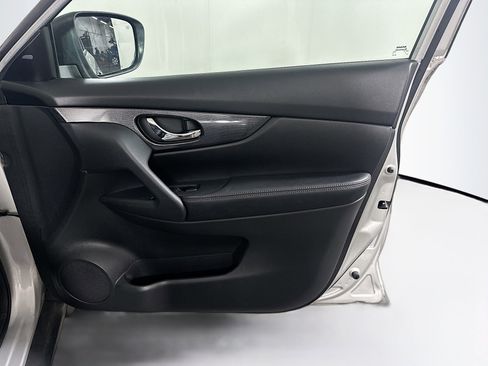 Used 2015 Nissan Rogue SL w/ SL Premium Package image 31