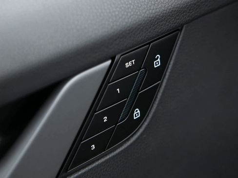 Certified 2025 Porsche 911 Carrera RWD image 25