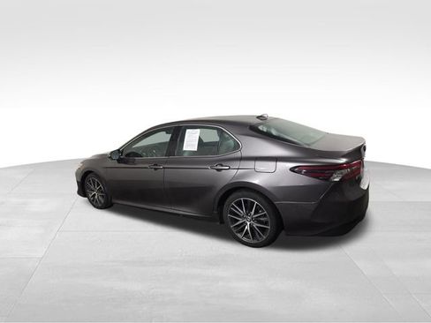 Used 2023 Toyota Camry XLE image 9