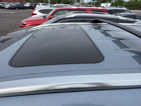 Used 2021 Toyota Highlander XLE AWD/4WD image 17