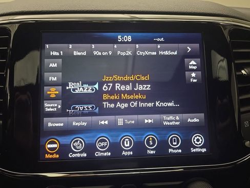 Used 2020 Jeep Grand Cherokee Altitude image 17