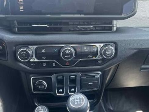 Used 2025 Jeep Wrangler Sport AWD/4WD image 11