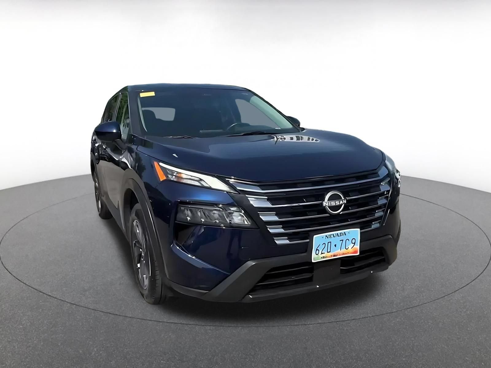 Used 2025 Nissan Rogue SV FWD image 2