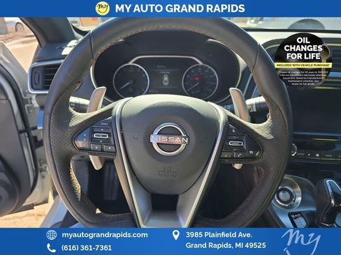 Used 2023 Nissan Maxima SR w/ Sport Mat Group image 13