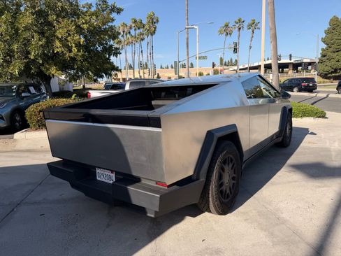 Used 2024 Tesla Cybertruck AWD Crew Cab image 5