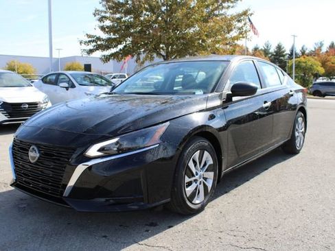 New 2025 Nissan Altima 2.5 S image 3