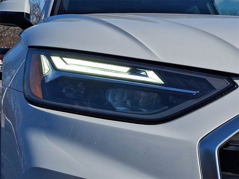 Used 2023 Audi Q5 2.0T Premium w/ Convenience Package image 9