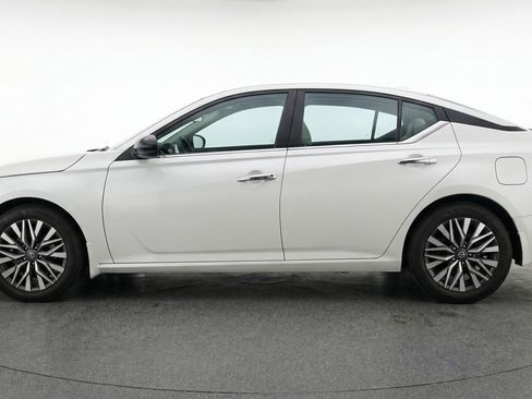Used 2025 Nissan Altima 2.5 SV image 5