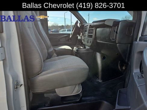 Certified 2015 Chevrolet Express 3500 Extended RWD image 28