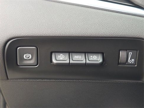 Used 2022 Buick Enclave Avenir w/ Avenir Technology Package image 22