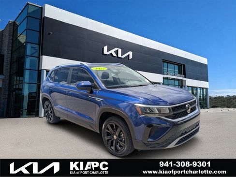 Used 2022 Volkswagen Taos SE FWD image 1