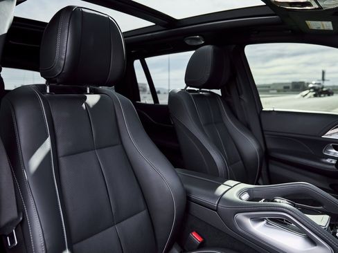 Used 2021 Mercedes-Benz Maybach GLS 600 4MATIC image 35