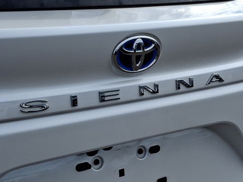 Certified 2023 Toyota Sienna Platinum image 34