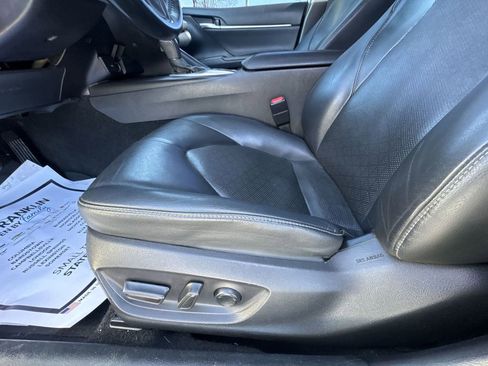 Used 2022 Toyota Camry XSE image 12
