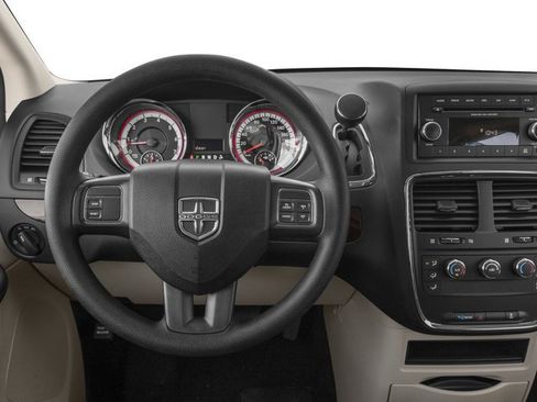 Used 2017 Dodge Grand Caravan SE FWD image 10