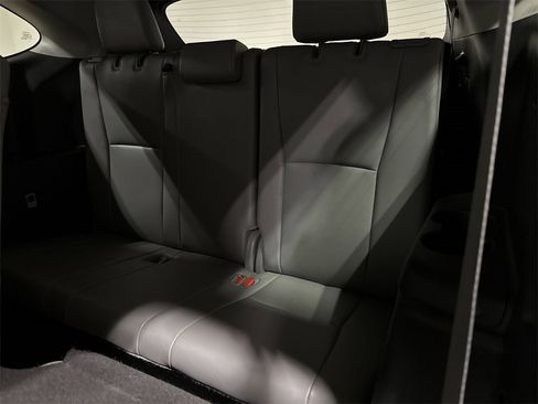 Used 2021 Toyota Highlander XLE image 29