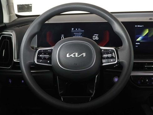 Used 2025 Kia Sorento LX FWD image 32