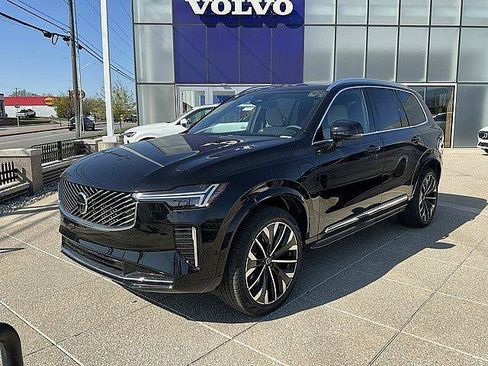 New 2026 Volvo XC90 T8 Plus w/ Protection Package Premier AWD/4WD image 3