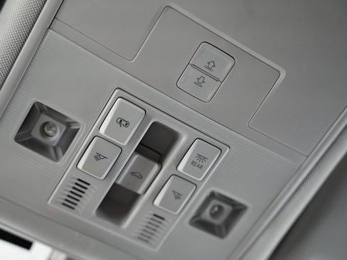 Used 2021 Volkswagen Tiguan SE w/ Panoramic Sunroof Package image 53