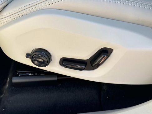 New 2026 Volvo XC60 B5 Ultra w/ Climate Package image 18