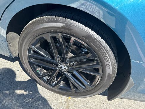 Used 2025 Toyota Camry SE w/ Convenience Package image 7